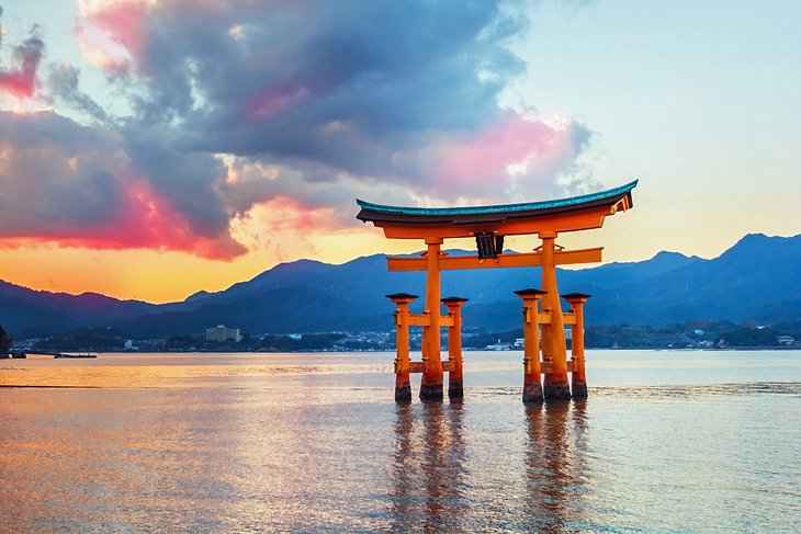 | japan attractions hiroshima itsukushima